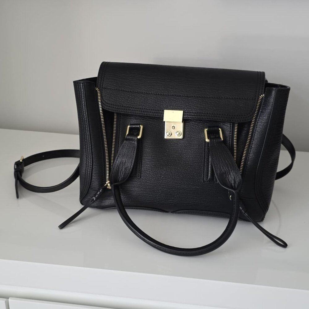 BLACK SATCHEL PURSE!  Like New!
